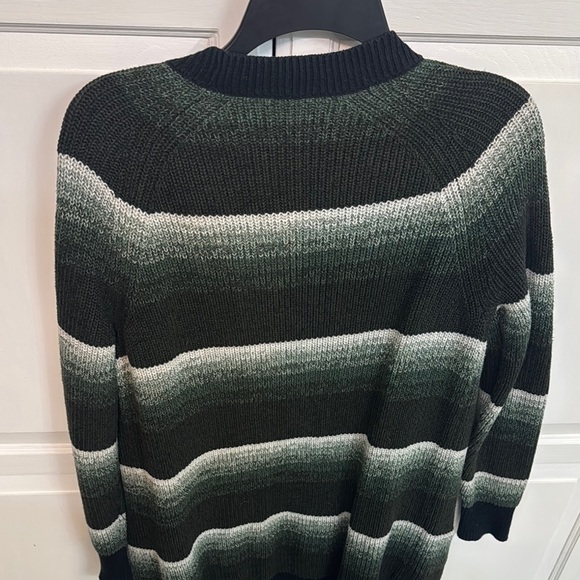 GAP cardigan sweater. Long, pockets, size medium. - Picture 5 of 6